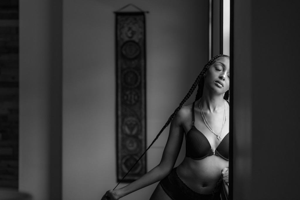 Black and white boudoir pose of young woman